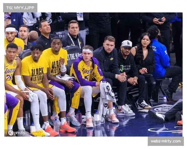 湖人同城德比大胜快船 东契奇43分詹姆斯高效25分